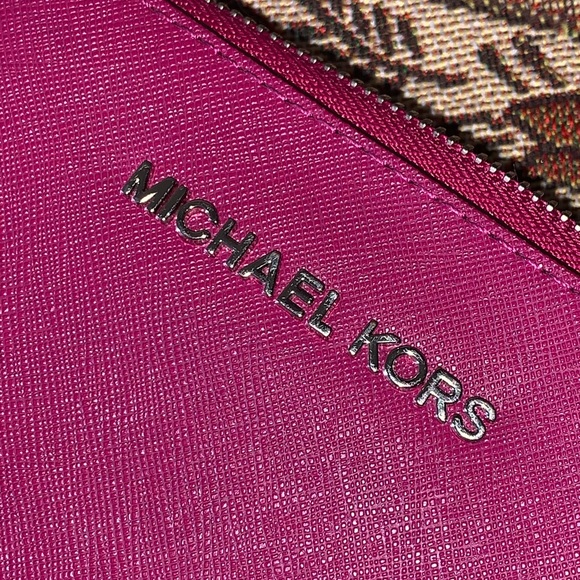 🌸Michael Kors Pink Wallet 🌸 - Picture 4 of 8